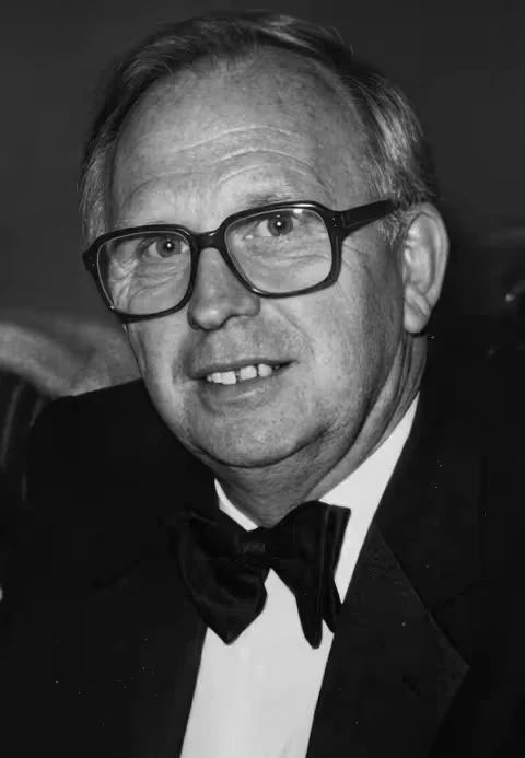 Porträt des Firmengründers Gerhard Marquardt im Smoking