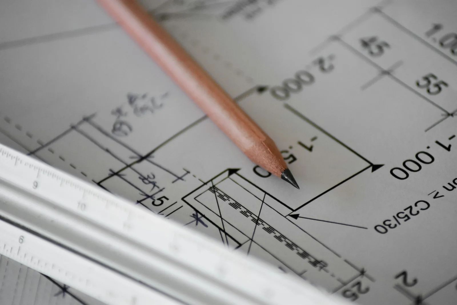 Grundrisszeichnung mit Bleistift und Lineal